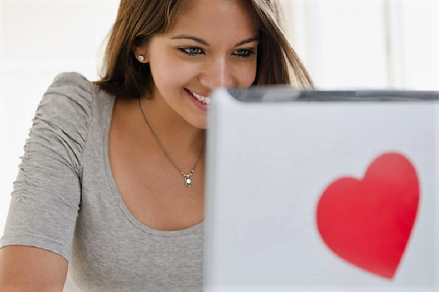 Dating online come ottenere la sua attenzione